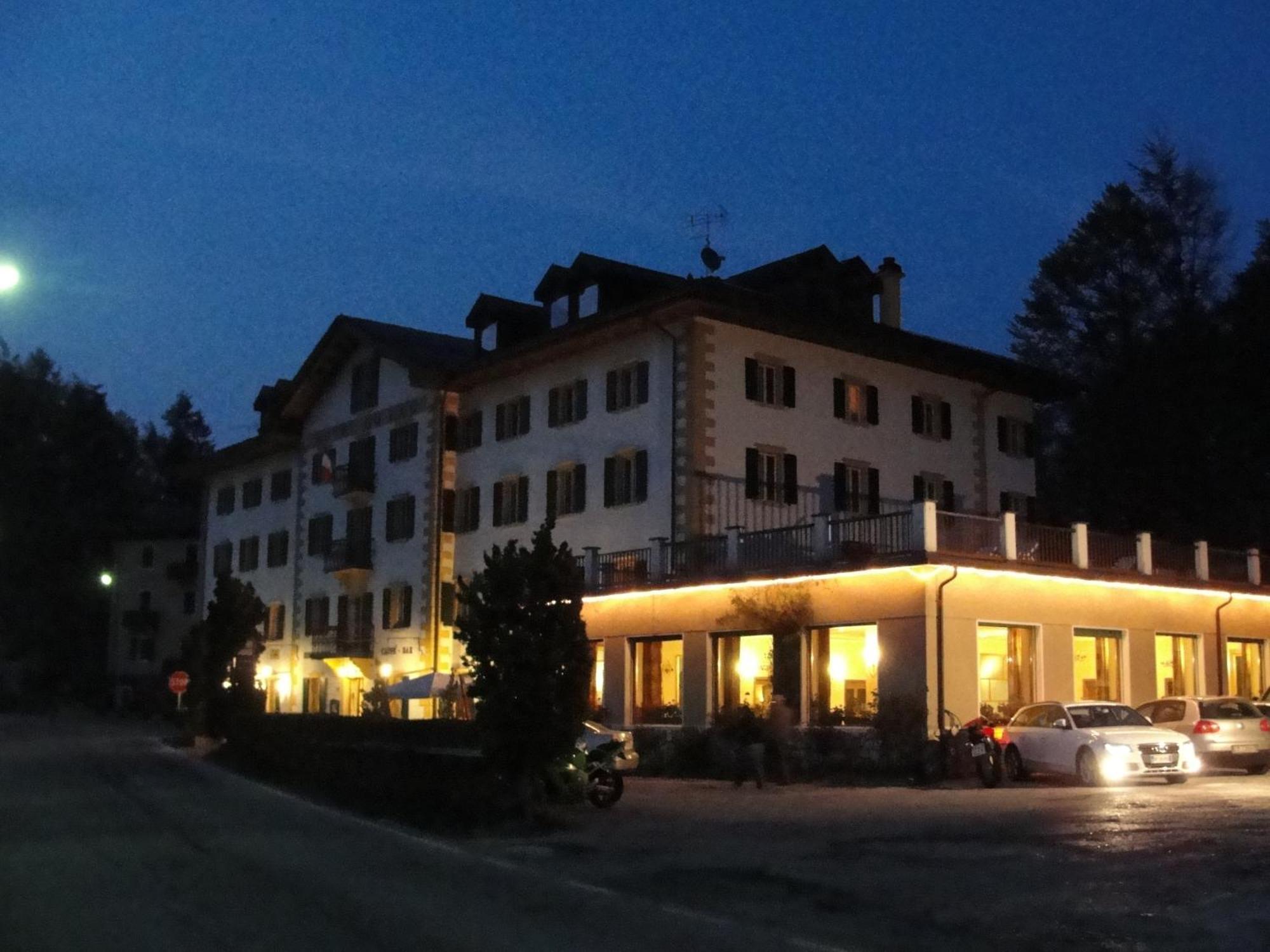 Hotel Du Lac Parc & Residence ラヴァローネ エクステリア 写真